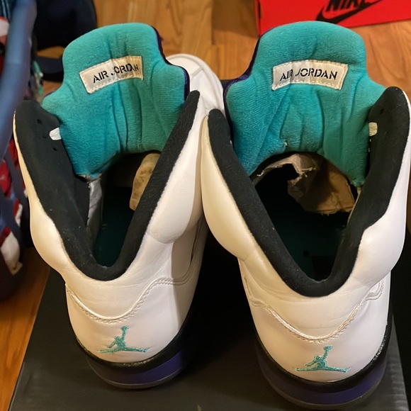 Jordan 5 “GRAPES” size 10. Excellent care & kept in box - Picture 4 of 7